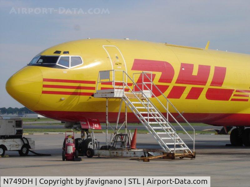 N749DH, 1980 Boeing 727-223F C/N 22013, Sunbathing in St. Louis