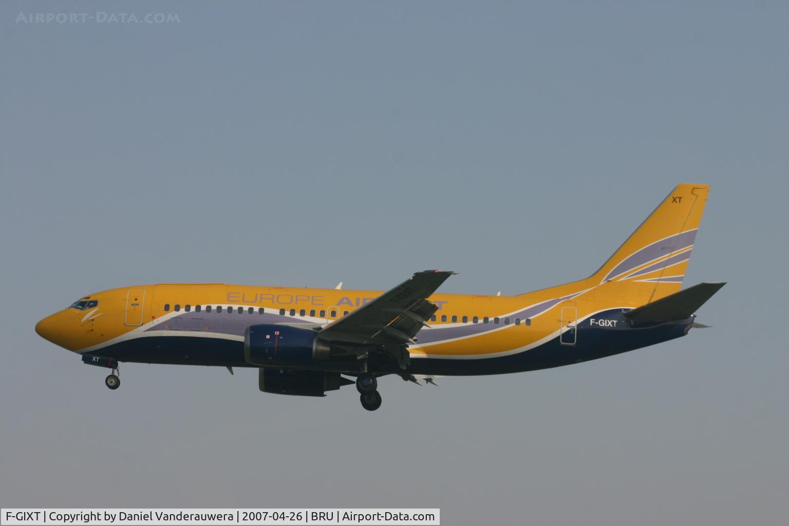 F-GIXT, 1997 Boeing 737-39M C/N 28898, flight FPO1781 is descending to rwy 25L