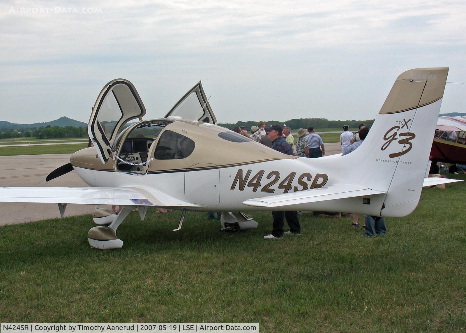 N424SR, 2007 Cirrus SR22 C/N 2464, On display at the Deke Slayton Airfest in La Crosse, WI