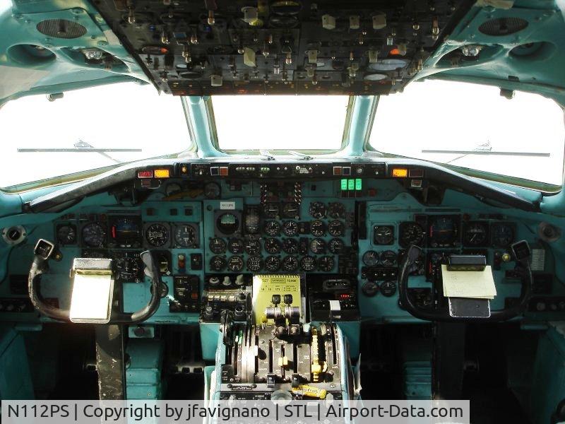 N112PS, 1967 Douglas DC-9-15F C/N 47013, An old yet beautiful flightdeck on this DC-9.