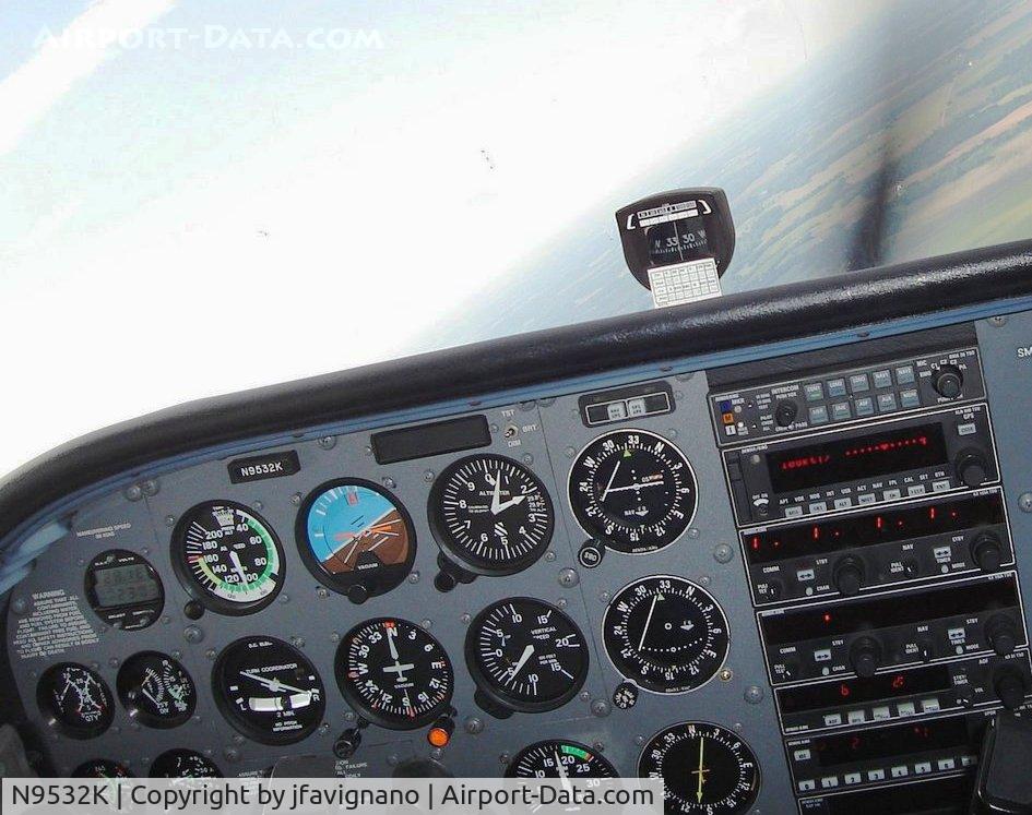 N9532K, 1998 Cessna 172R C/N 17280475, During S turns over Shipman IL.