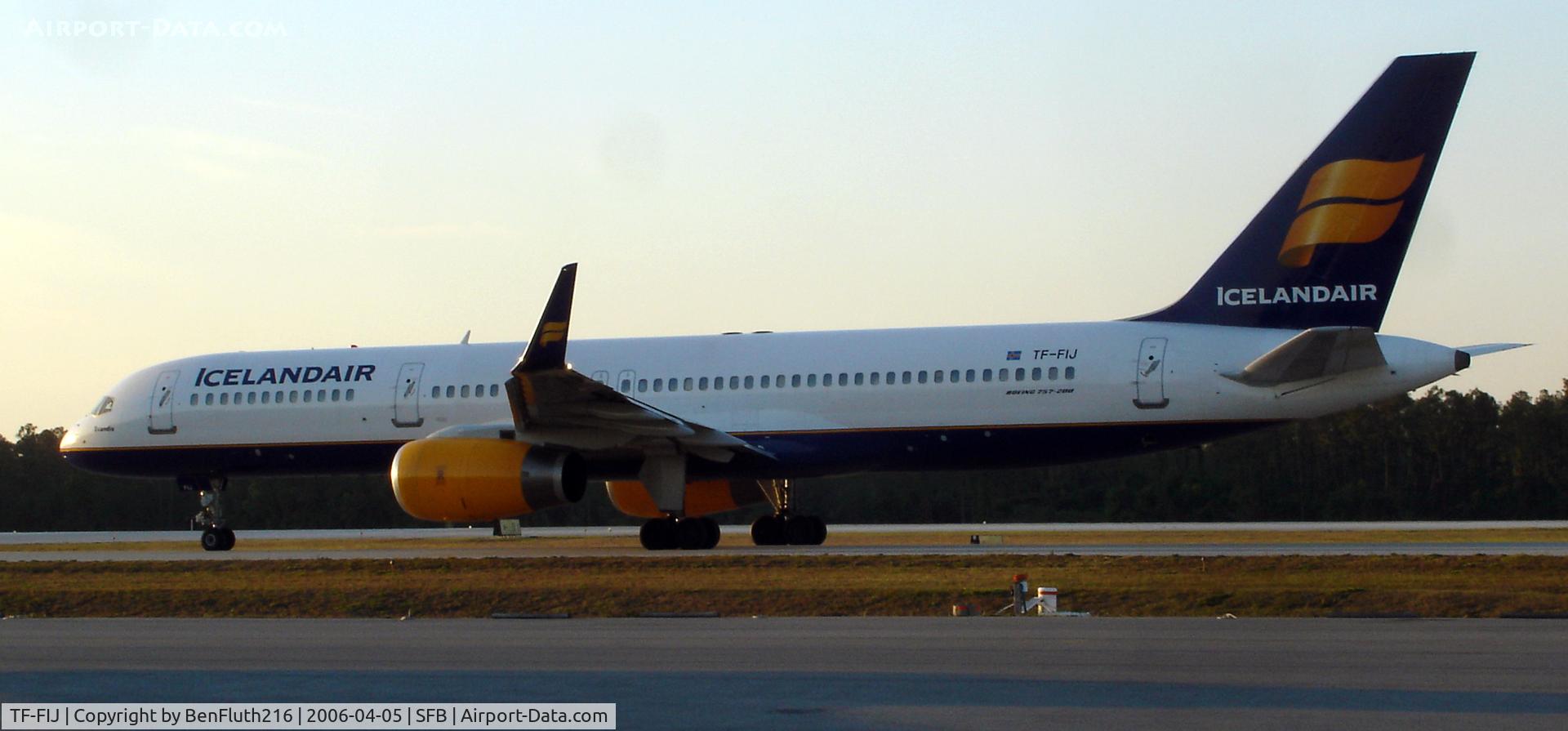 TF-FIJ, 1991 Boeing 757-208 C/N 25085, Getting ready for departure to Iceland.