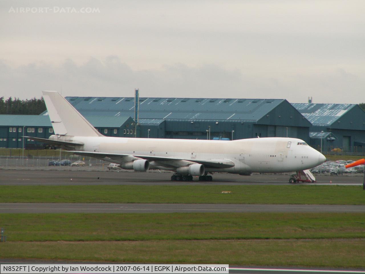 N852FT, 1970 Boeing 747-122 C/N 19757, Boeing 747-122F/Out to grass at Prestwick