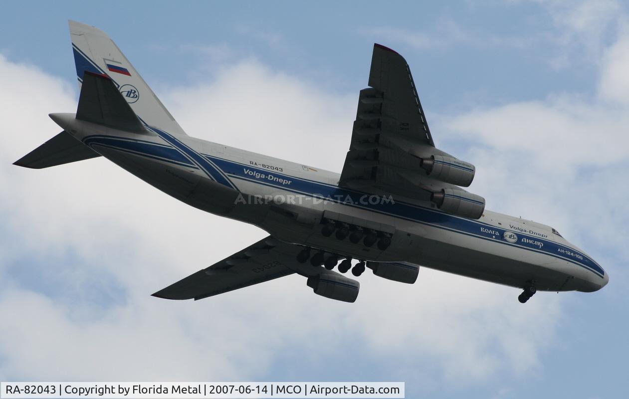 RA-82043, 1990 Antonov An-124-100 Ruslan C/N 9773054155101/0607, Volga Dnper