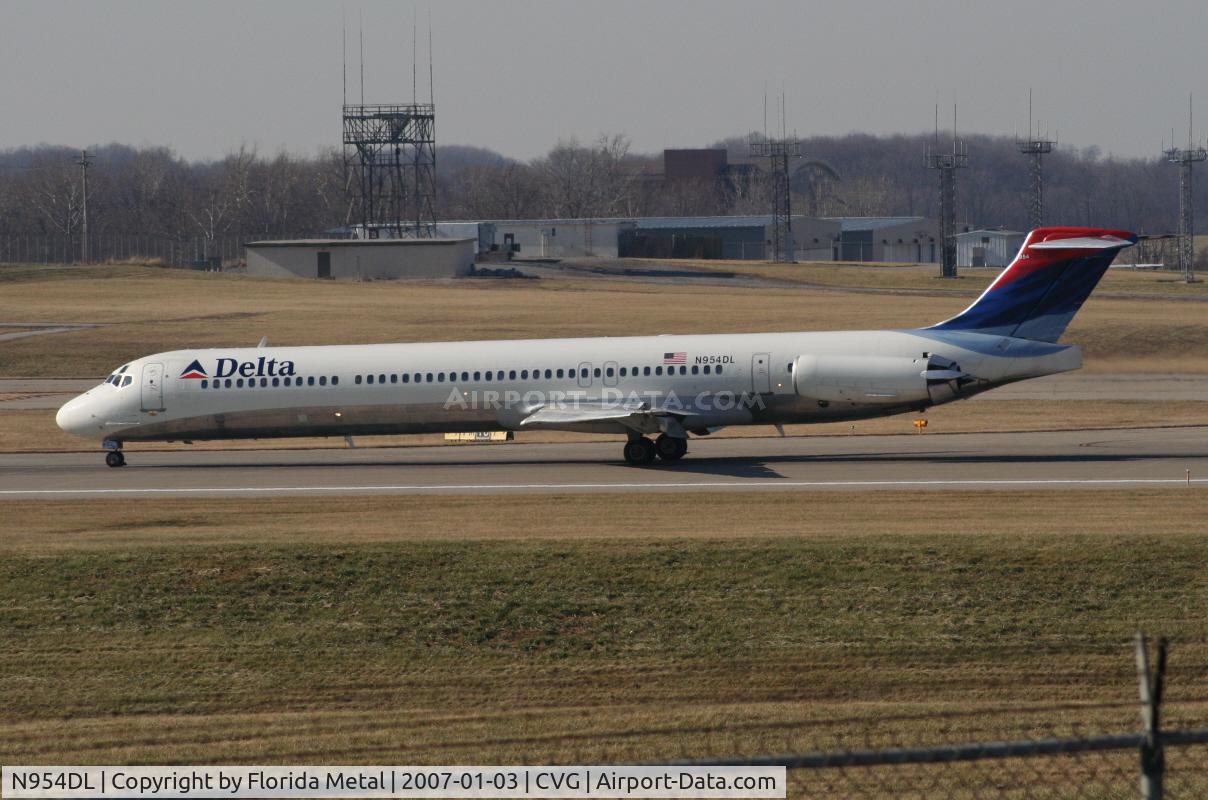 N954DL, 1990 McDonnell Douglas MD-88 C/N 49885, Delta