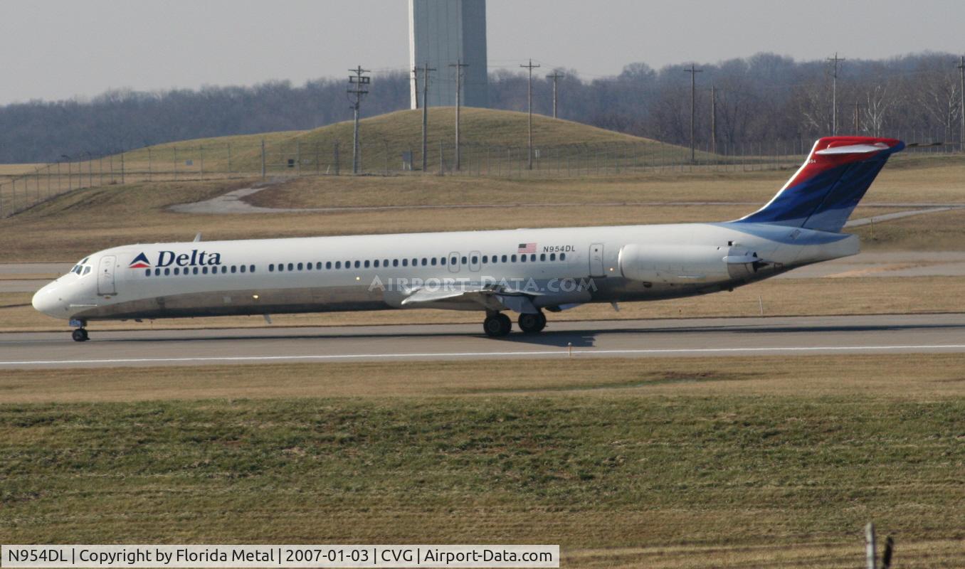N954DL, 1990 McDonnell Douglas MD-88 C/N 49885, Delta