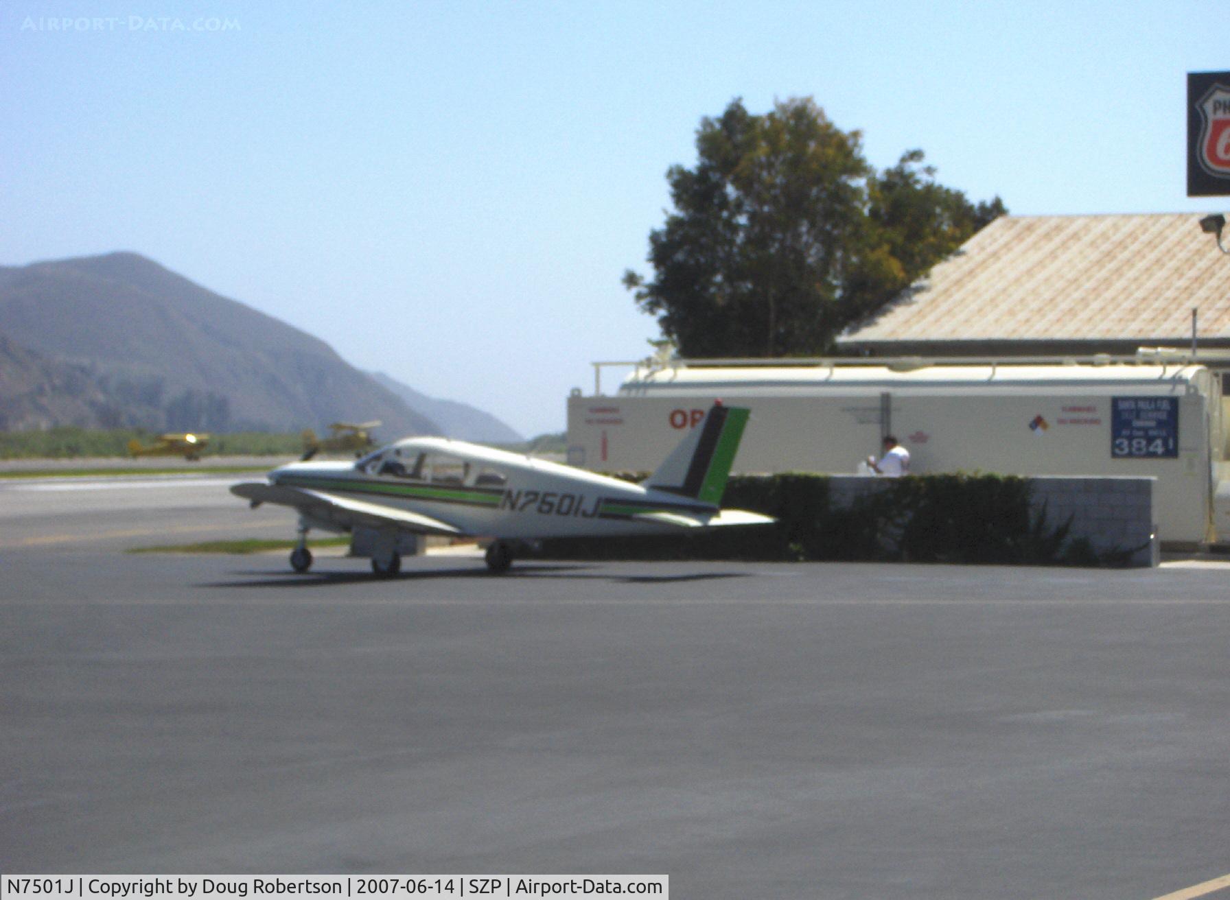 N7501J, 1968 Piper PA-28R-180 Cherokee Arrow C/N 28R-30864, 1968 Piper PA-28R-180 ARROW, Lycoming IO-360-B1E 180 Hp, refueling