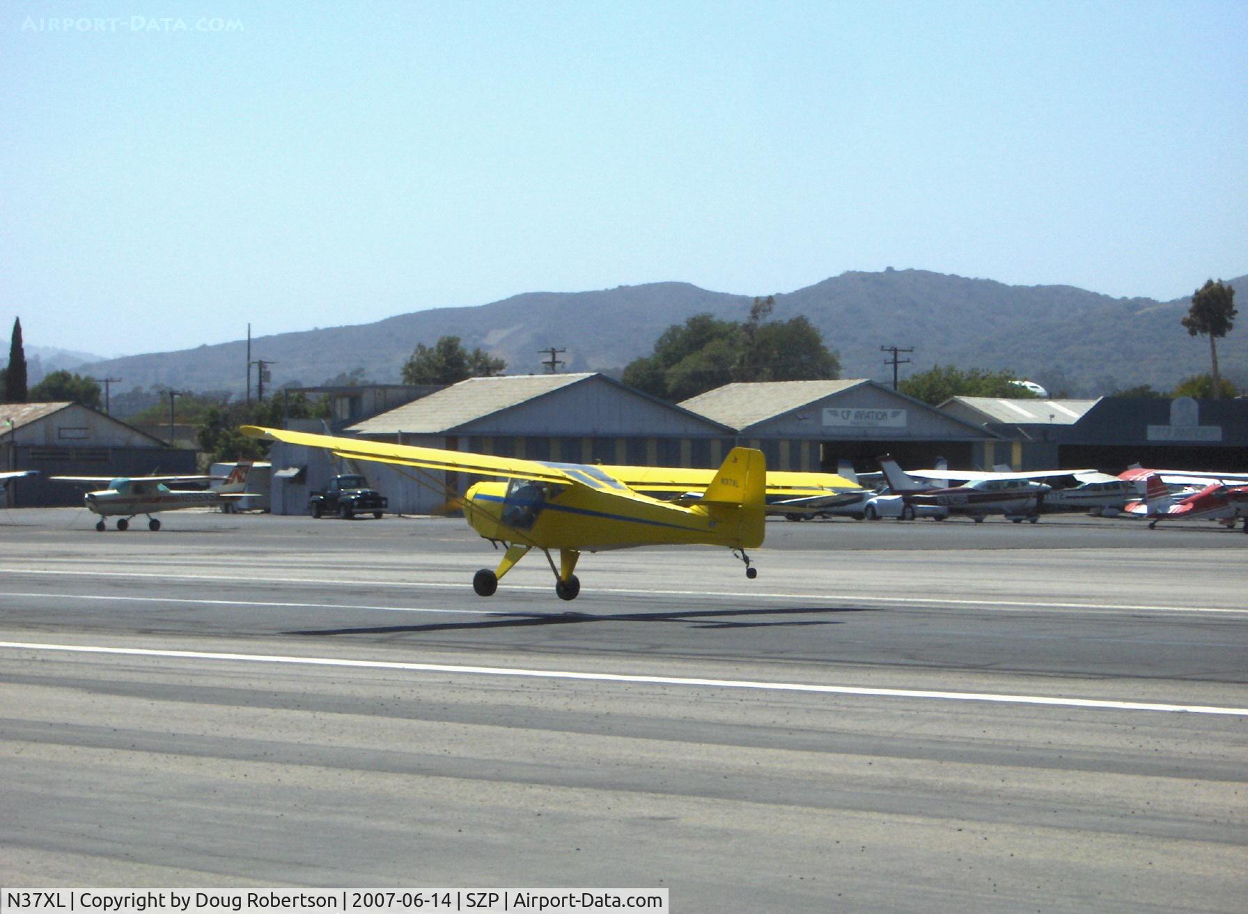 N37XL, 1997 Skystar Kitfox XL C/N BCX002, 1997 Beckett KITFOX XL. Rotax 912 100 Hp, near touchdown Rwy 22