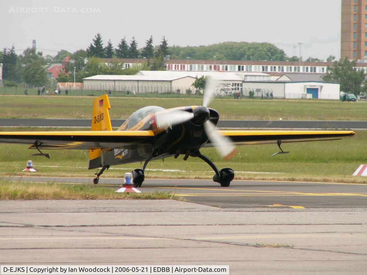 D-EJKS, Extra EA-300S C/N 010, Extra 300S/Berlin-ILA Show