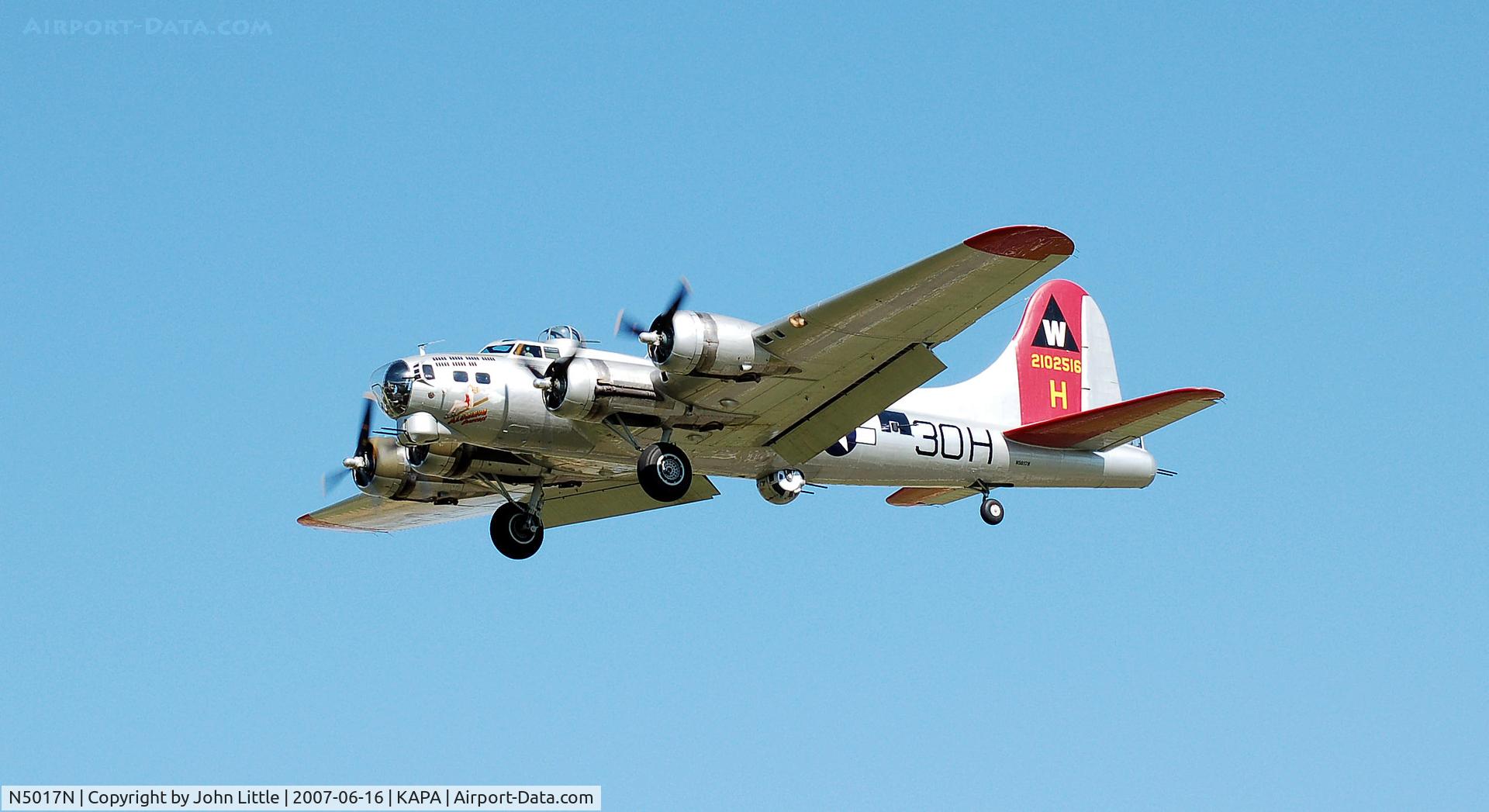 N5017N, 1944 Lockheed/Vega (Boeing) B-17G-105-VE Flying Fortress C/N 8649, Landing 17L