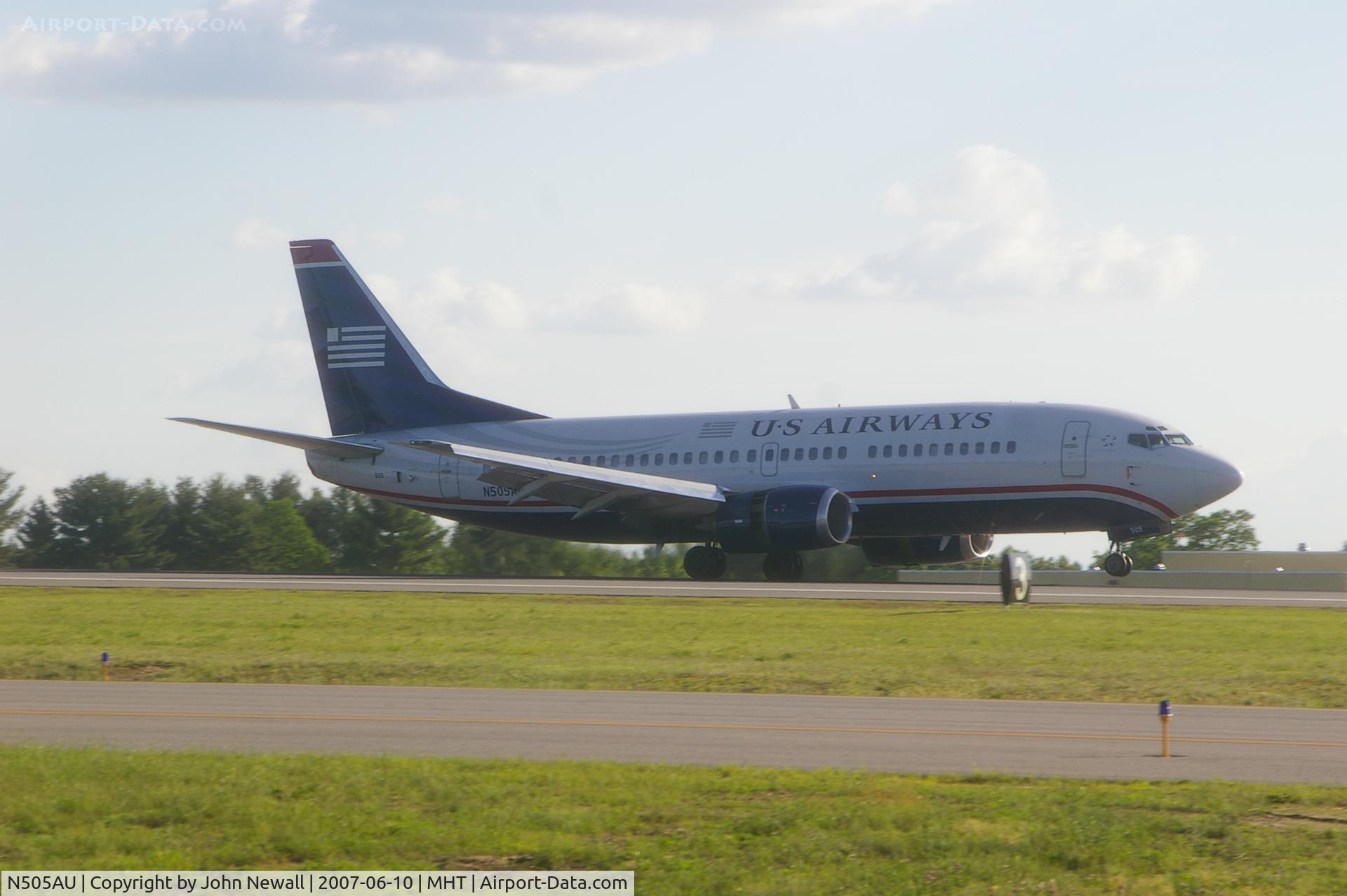 N505AU, 1987 Boeing 737-3B7 C/N 23380, landing on runway 35