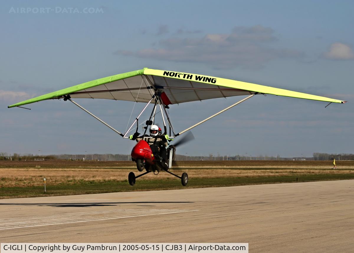 C-IGLI, 2003 North Wing APACHE TRIKE C/N 0363, He did a slow speed pass just for me