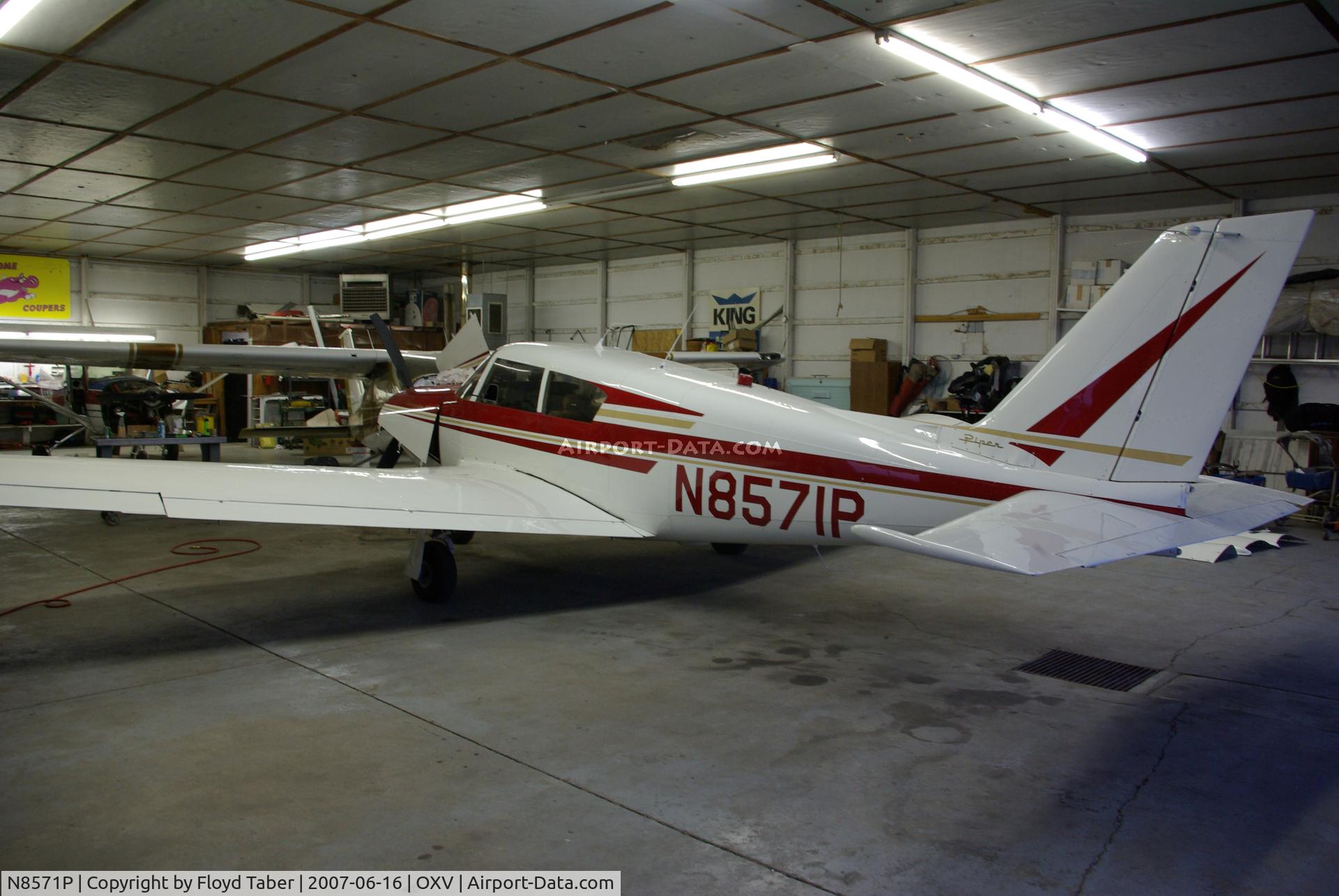 N8571P, 1964 Piper PA-24-260 Comanche C/N 24-4028, In for a annual