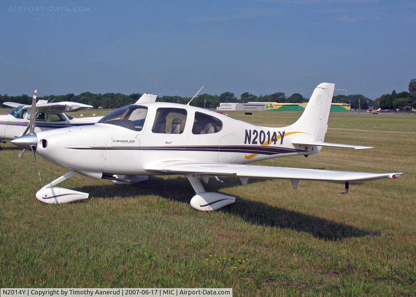 N2014Y, 2000 Cirrus SR20 C/N 1078, Yankee Flying Club's Cirrus Design SR20 on display at the Crystal Aiport Open House & Fly-In. c/n: 1078