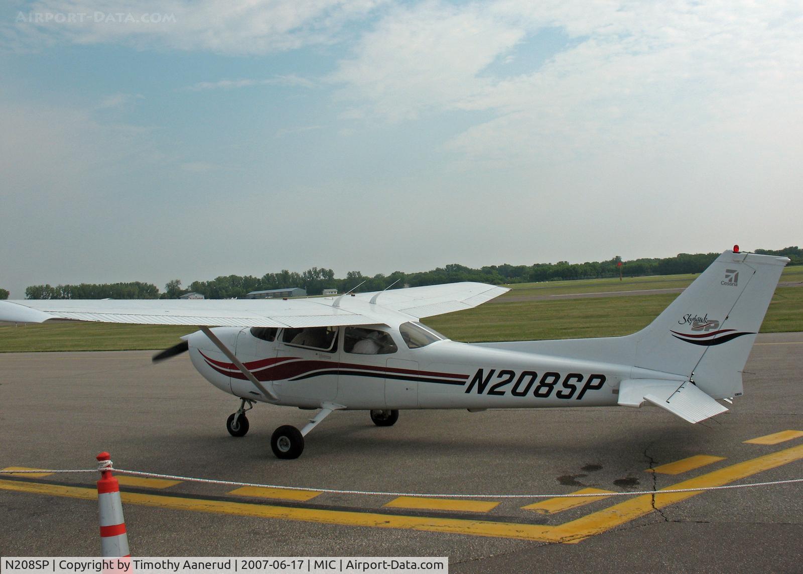 N208SP, 1999 Cessna 172S C/N 172S8208, Giving rides at the Crystal Airport Open House & Fly-In