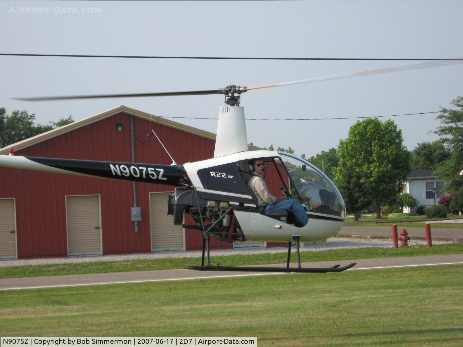 N9075Z, 1982 Robinson R22 C/N 0253, Father's Day fly-in at Beach City, OH