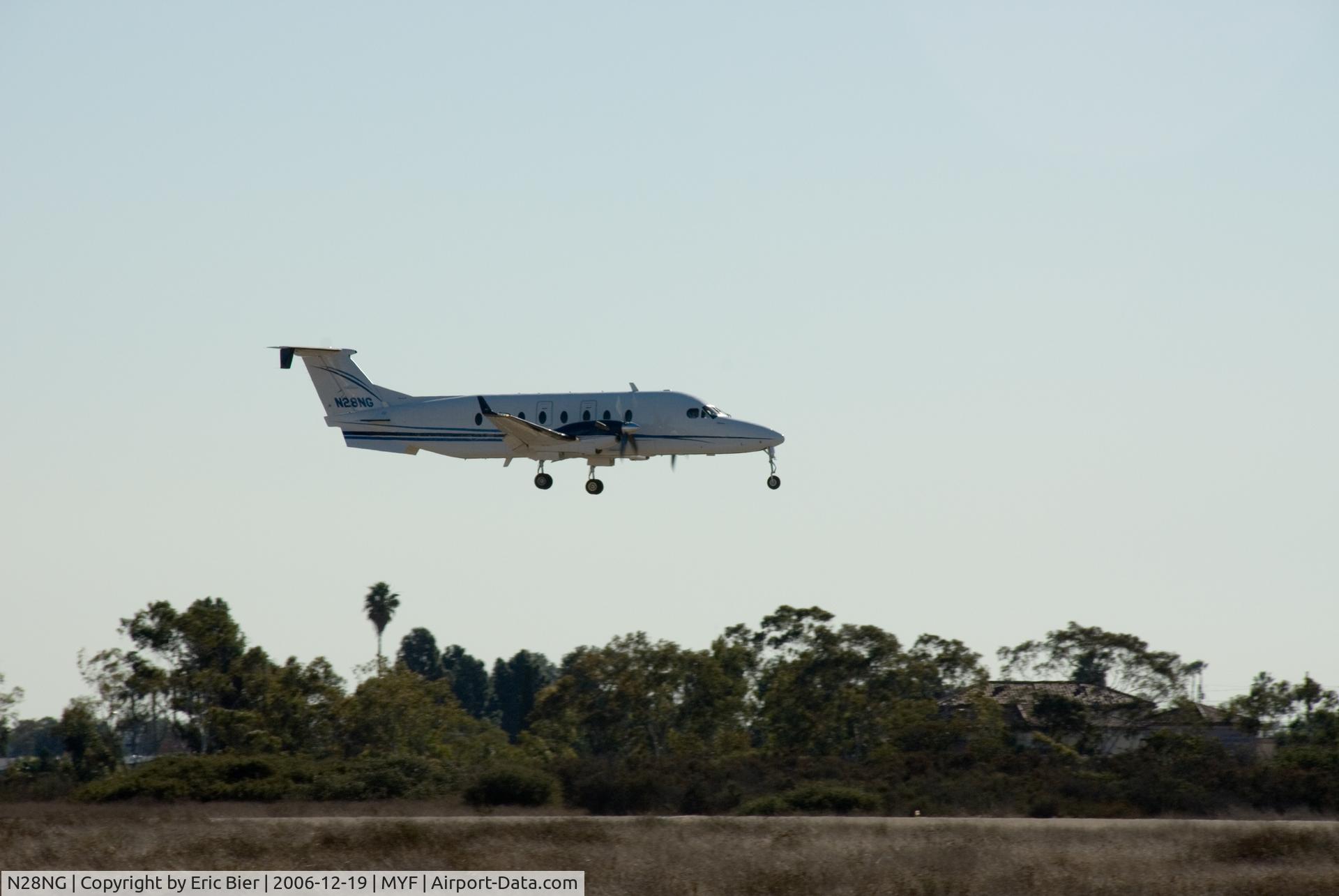 N28NG, 1996 Beech 1900D C/N UE-258, Landing at Montgomery Field, San Diego, Ca