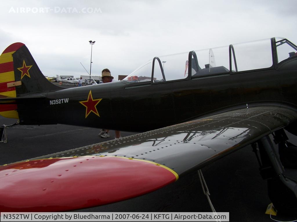 N352TW, 2003 Yakovlev (Aerostar) Yak-52TW C/N 0312501, Wing Detail