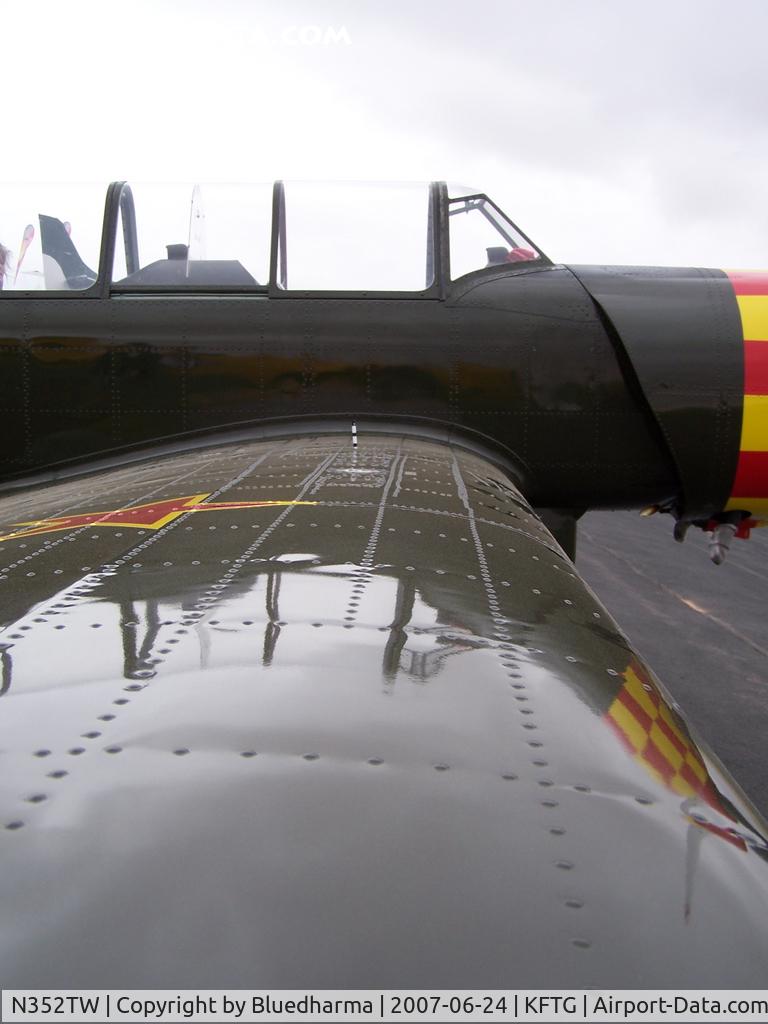 N352TW, 2003 Yakovlev (Aerostar) Yak-52TW C/N 0312501, Wing Detail