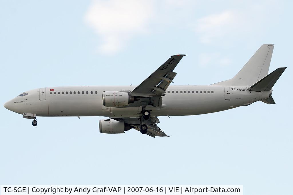 TC-SGE, 1997 Boeing 737-48E C/N 25775, B737-400