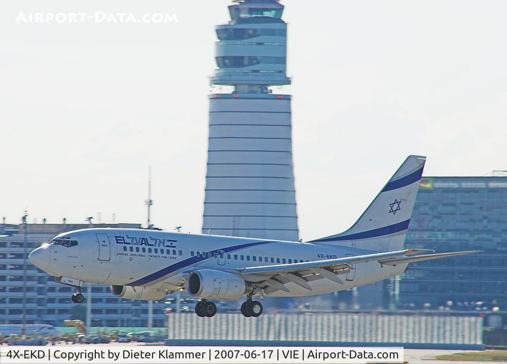 4X-EKD, 1999 Boeing 737-758 C/N 29960, El-Al on final off RWY16