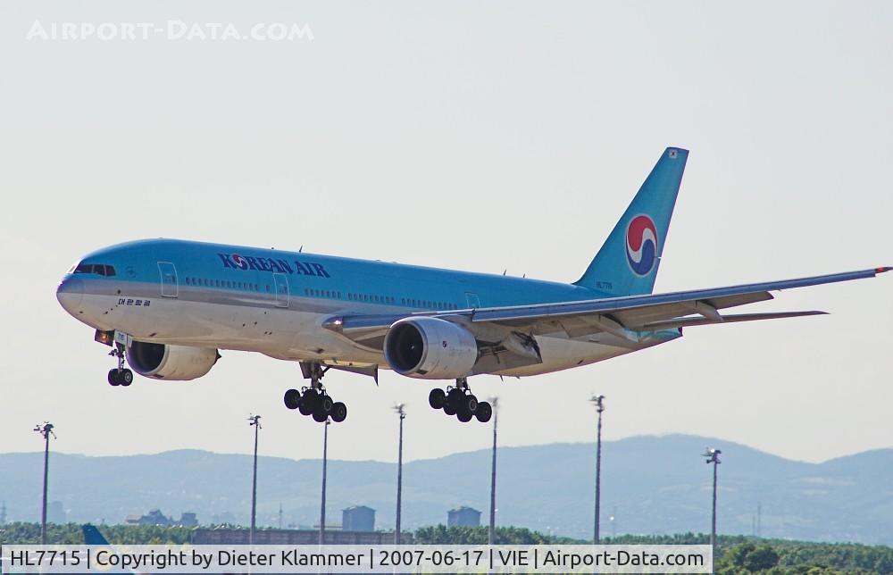 HL7715, 2002 Boeing 777-2B5/ER C/N 28372, Korean Air Boeing 777 on finale off RWY 16