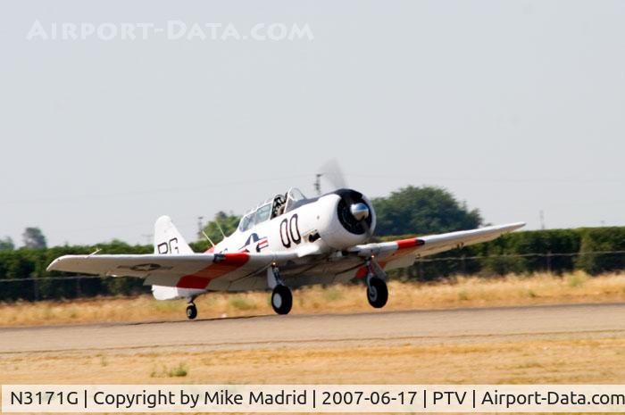N3171G, 1959 North American AT-6G Texan C/N 168-404 (49-3300), One wheel to go