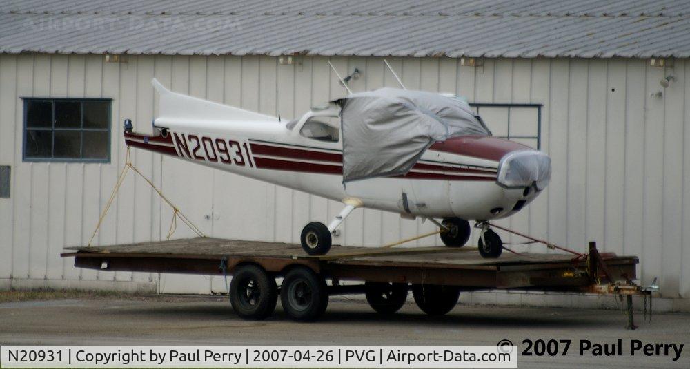 N20931, Cessna 172M C/N 17263871, Before I found her here, saw her on the ramp at Wakefield (AKQ)