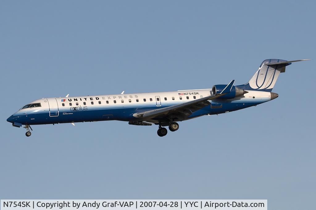 N754SK, 2005 Bombardier CRJ-701 (CL-600-2C10) Regional Jet C/N 10215, United Express CRJ900