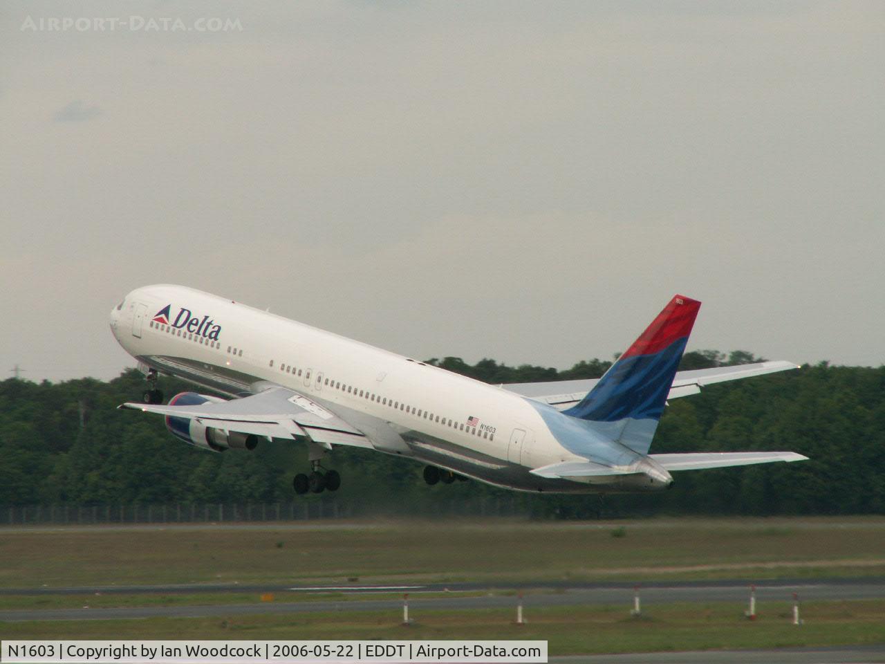 N1603, 1999 Boeing 767-332 C/N 29695, B767-332ER/Delta Air Lines/Berlin-Tegel