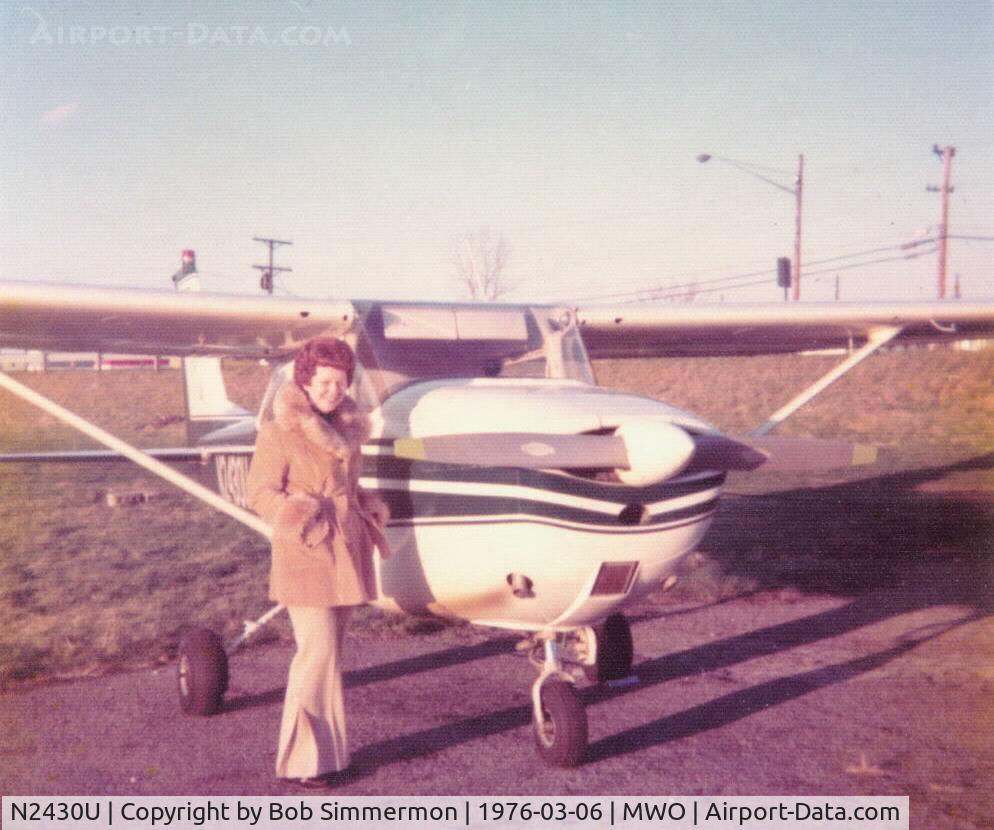 N2430U, 1963 Cessna 172D C/N 17250030, Mom at Hook Field - Middletown, OH