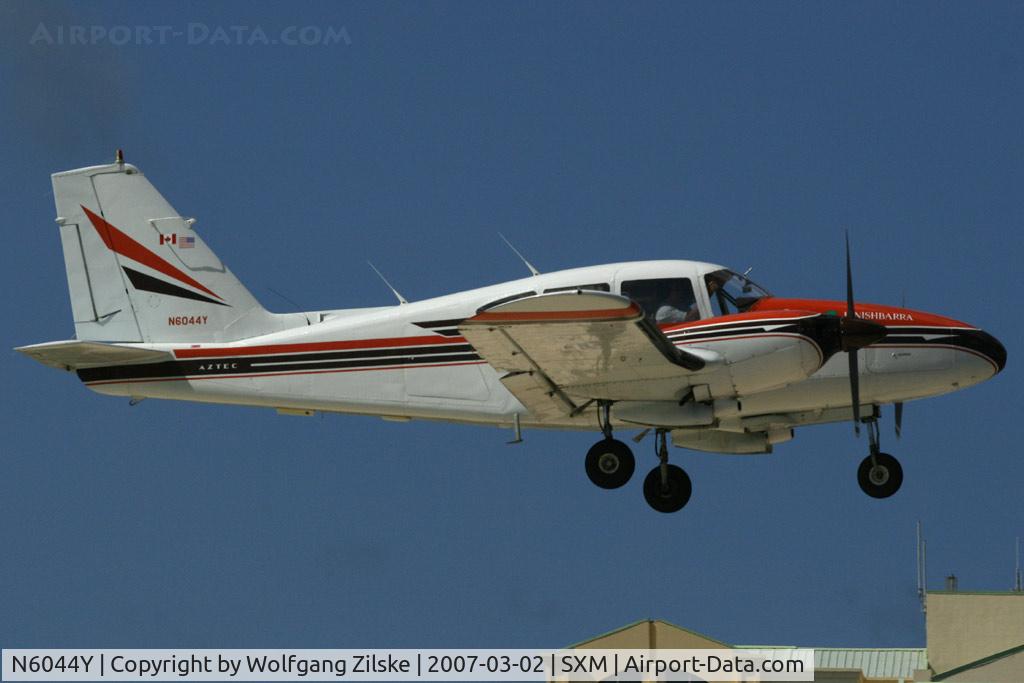 N6044Y, 1966 Piper PA-23-250 Aztec C/N 27-3230, visitor