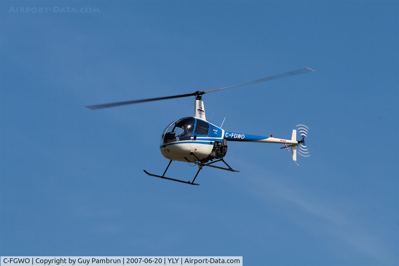 C-FGWO, 1989 Robinson R22 Beta C/N 1211, Just buzzing around