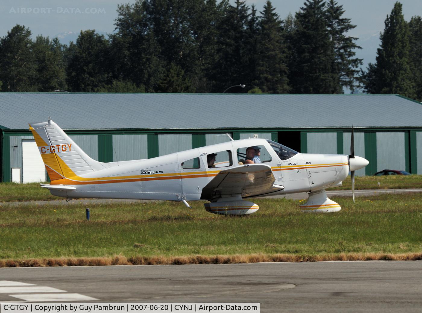 C-GTGY, 1979 Piper PA-28-161 Cherokee Warrior II C/N 28-7916561, Heading out to the active runway
