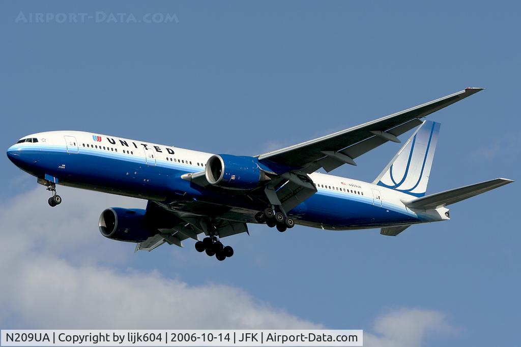 N209UA, 1999 Boeing 777-222 C/N 30215, JFK 31R arrival