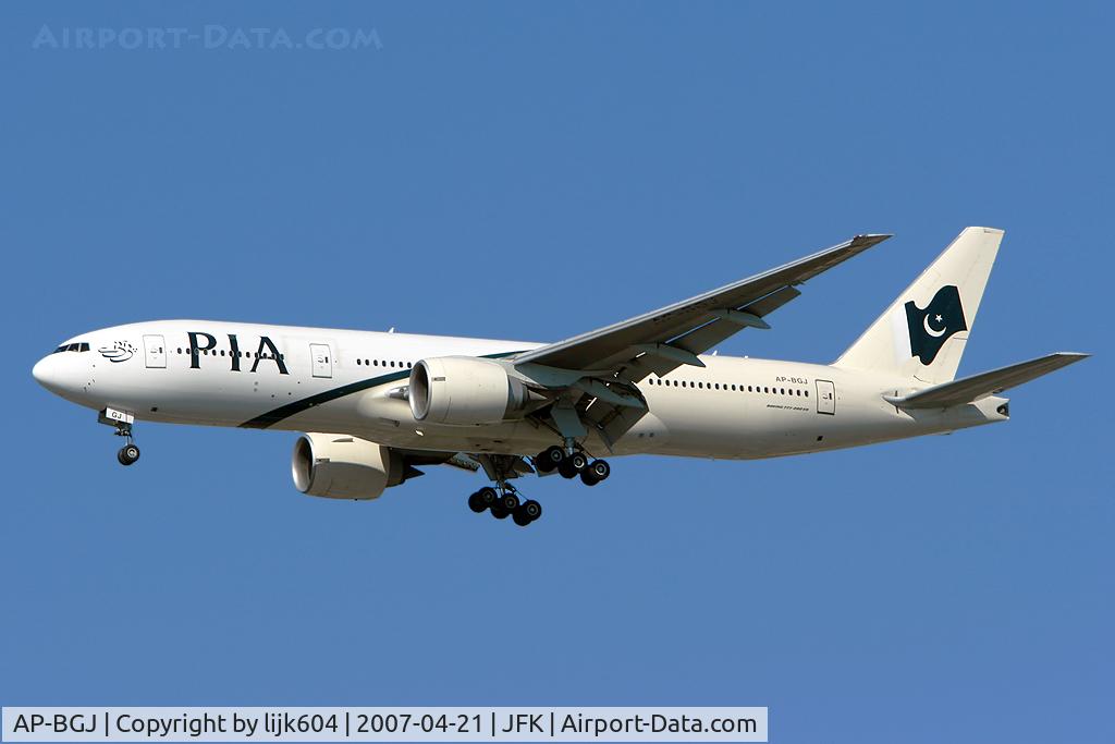 AP-BGJ, 2003 Boeing 777-240/ER C/N 33775, Subbing for the normal Sat B773