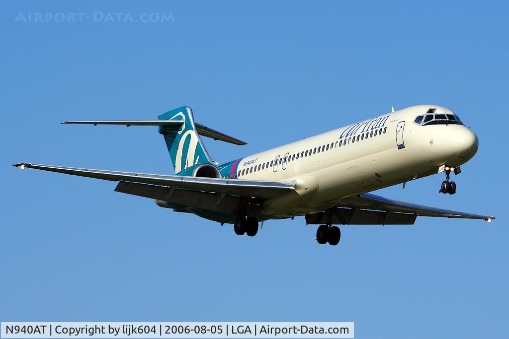 N940AT, 1999 Boeing 717-2BD C/N 55004, Runway 4 arrival from Planeview Park