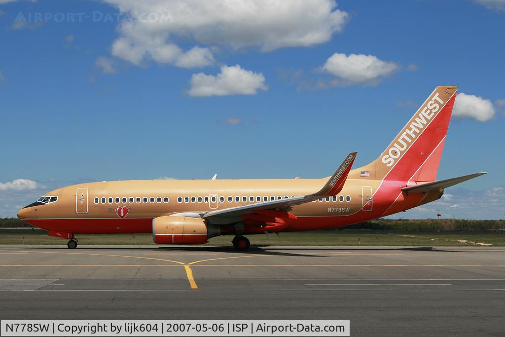 N778SW, 2000 Boeing 737-7H4 C/N 27883, Headed to Runway 6 for departure.