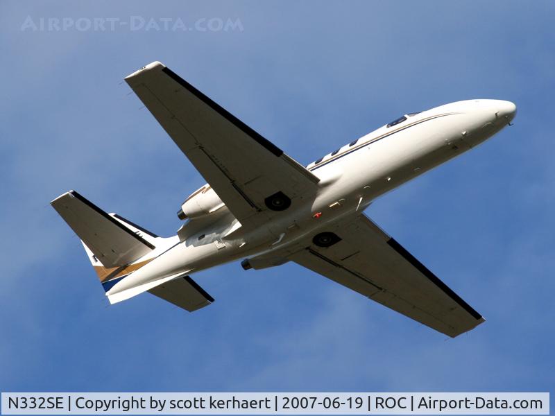 N332SE, Cessna 500 Citation C/N 500-0332, taking off r/w 22