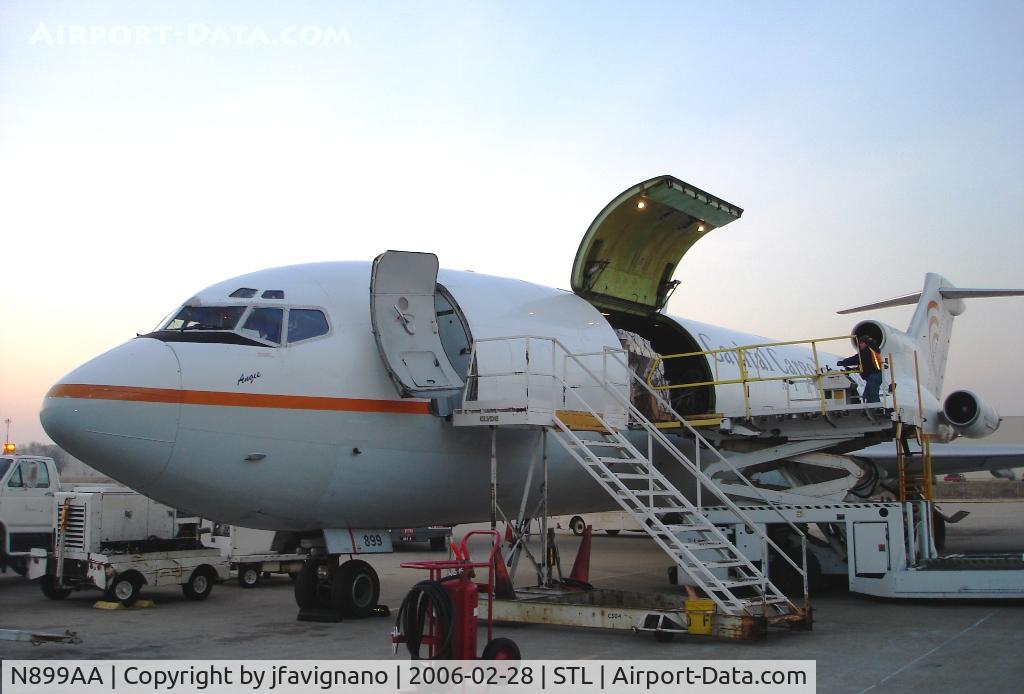 N899AA, 1980 Boeing 727-223 C/N 22015, ACL going to work on her, for a nice 30 minute turnaround.