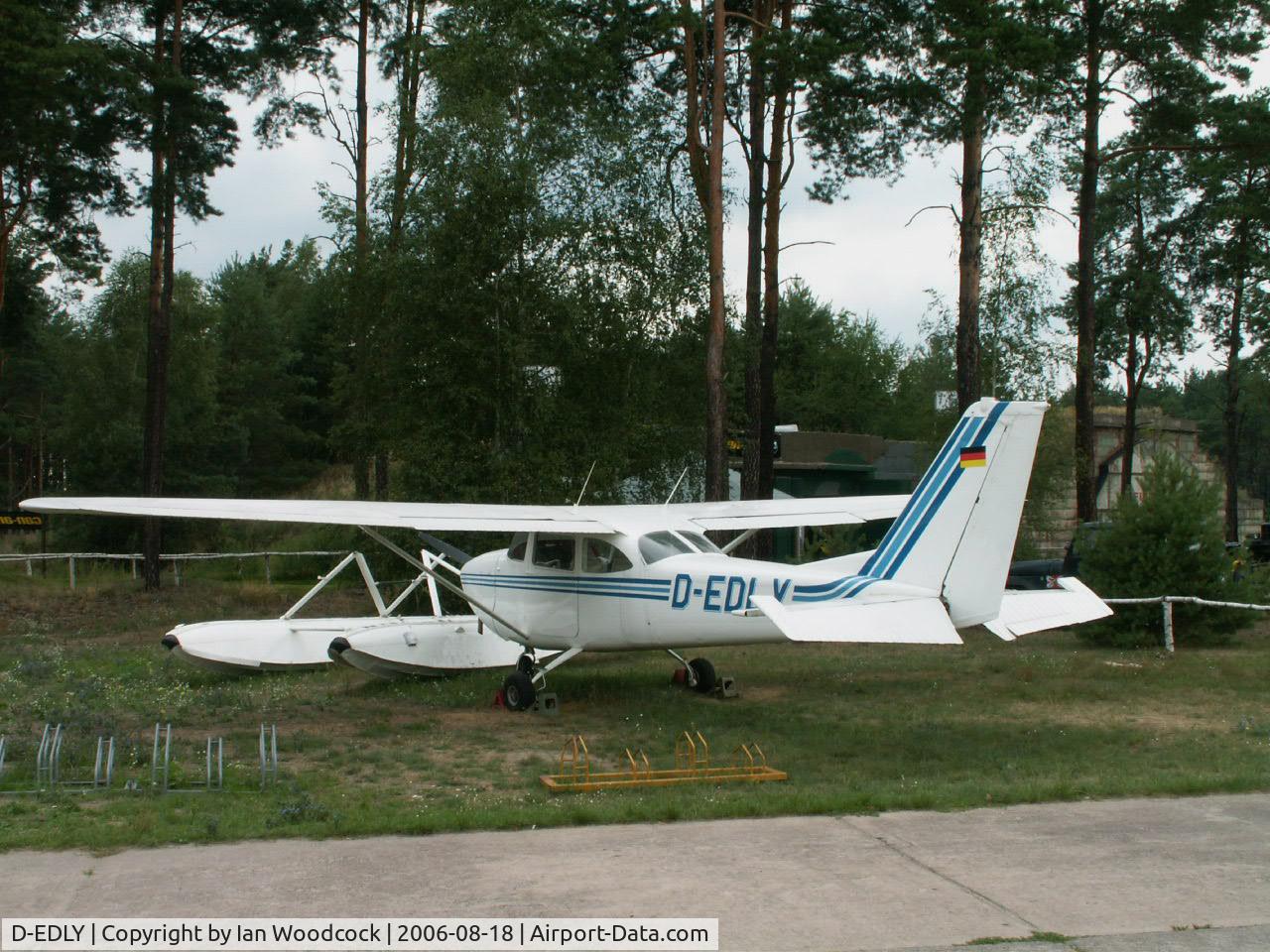 D-EDLY, Reims F172F C/N 0126, Reims-Cessna F.172F/Finow Brandenburg