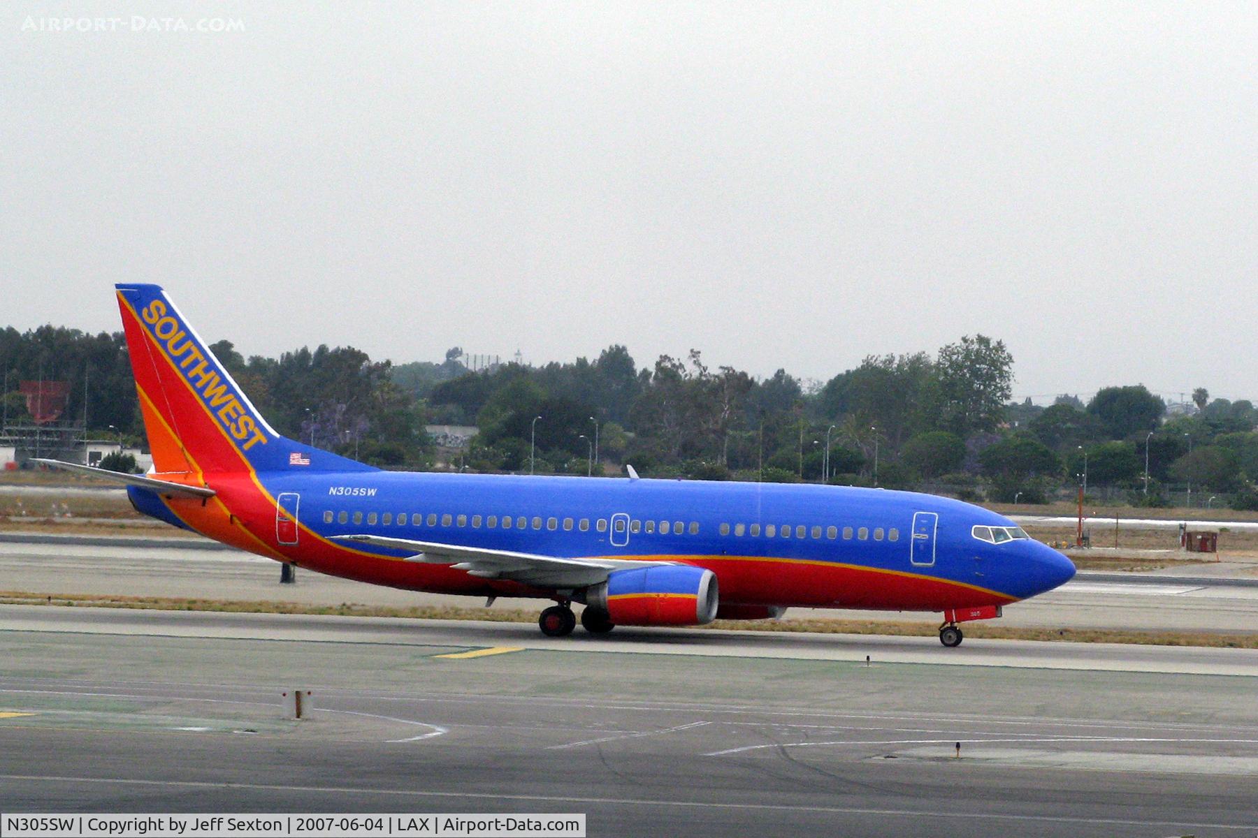 N305SW, 1985 Boeing 737-3H4 C/N 22945, Taxiing at LAX