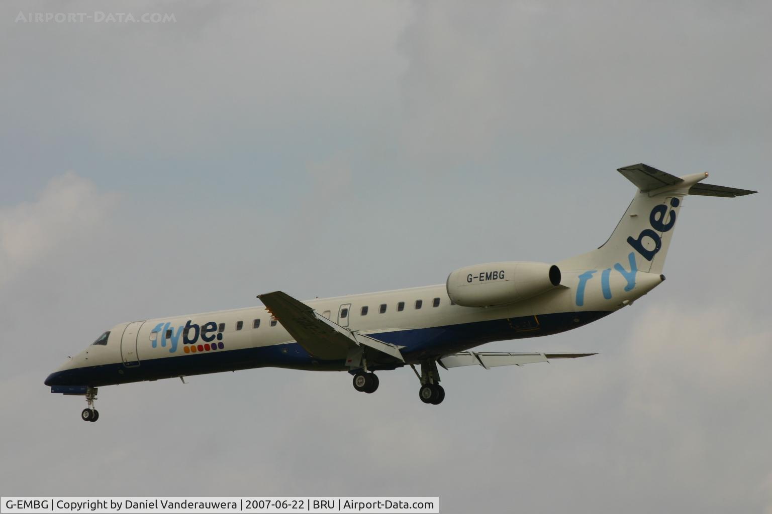 G-EMBG, 1998 Embraer EMB-145EU (ERJ-145EU) C/N 145094, flight BE7181 is descending to rwy 25L (no sun)