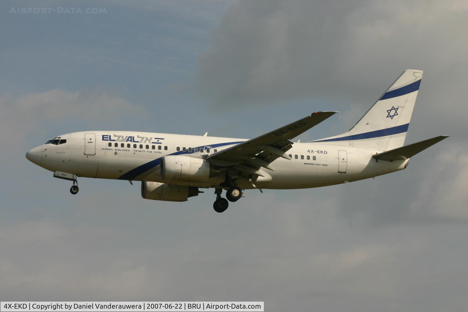 4X-EKD, 1999 Boeing 737-758 C/N 29960, arrival of flight LY331