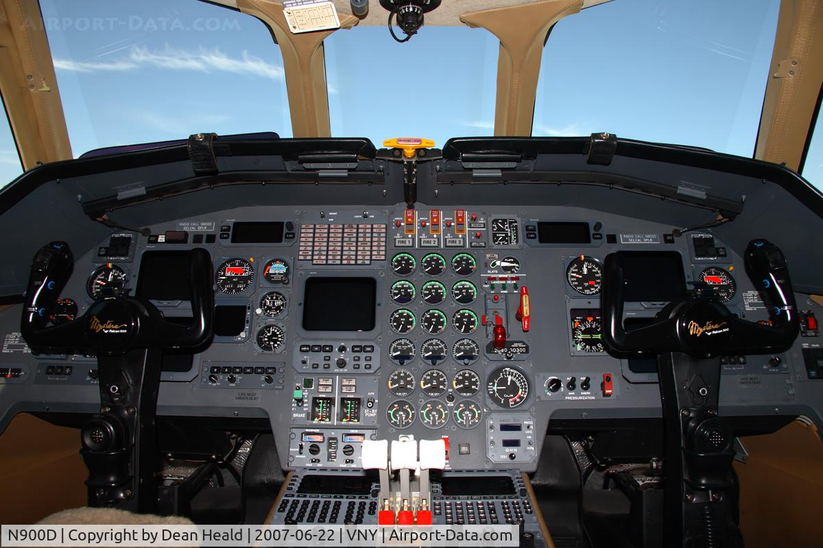 N900D, 1993 Dassault Falcon 900 C/N 131, Cockpit panel of N900D.