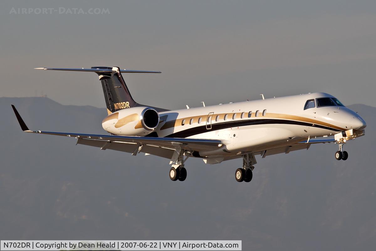 N702DR, 2005 Embraer EMB-135BJ Legacy C/N 14500925, 2005 Embraer EMB-135BJ Legacy N702DR on short-final to RWY 16R.