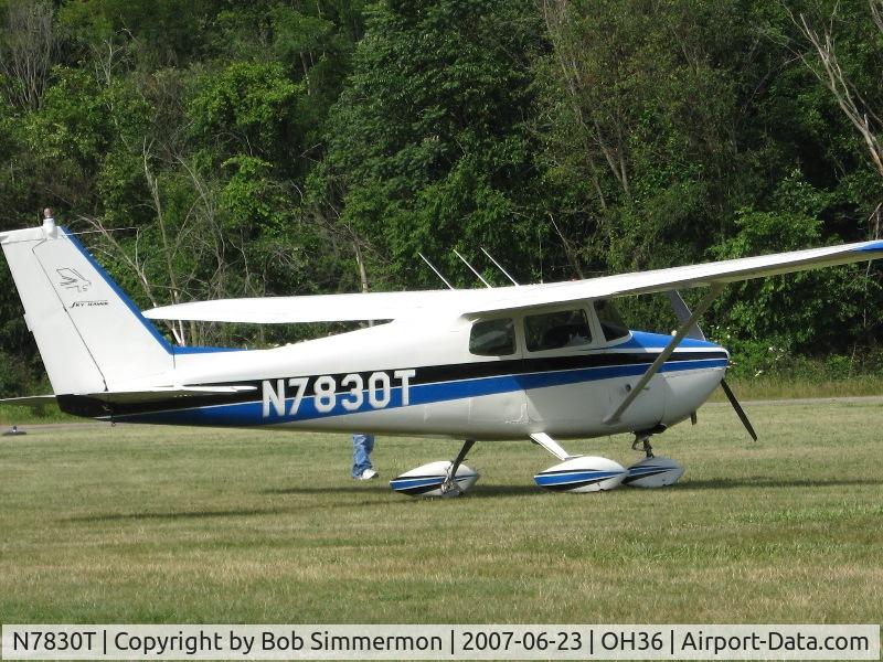 N7830T, 1960 Cessna 172A C/N 47430, Riverside, OH breakfast fly-in