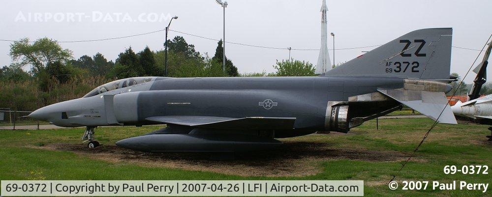 69-0372, 1969 McDonnell Douglas RF-4C Phantom II C/N 3906, Notice the non-slatted wint and short nozzles of the Charlie model.  Too bad the tailcode doesn't match her old unit