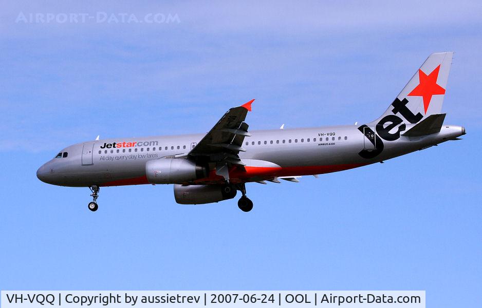VH-VQQ, 2000 Airbus A320-232 C/N 2537, Landing at Coolangatta Australia