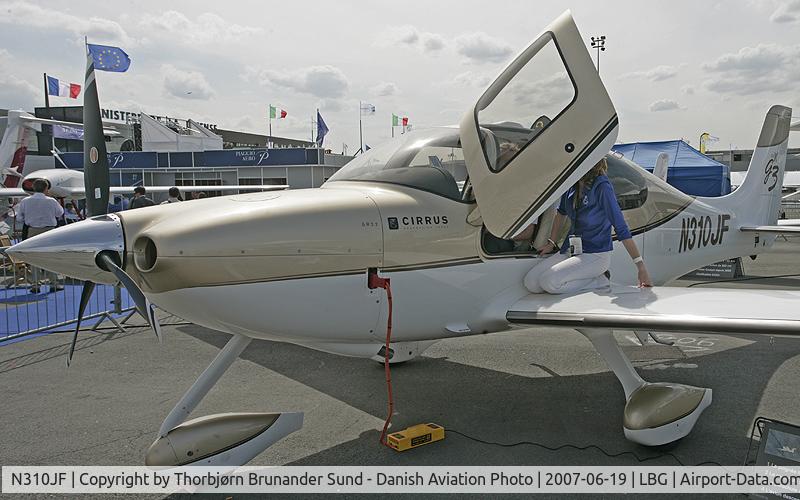 N310JF, 2007 Cirrus SR22 C/N 2485, At Cirrus exhibition at Paris Air Show 2007